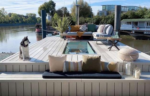 houseboat outdoor living spaces