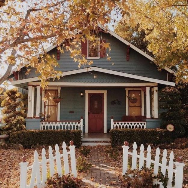 Cozy Fall Retreats Enhancing Festive Vibes of Thanksgiving