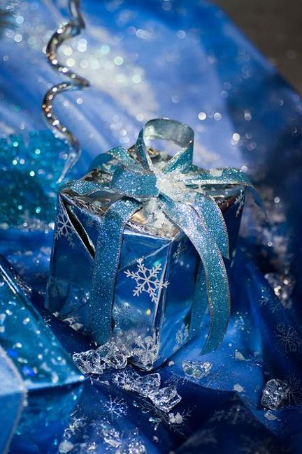 snowflakes blue gift box