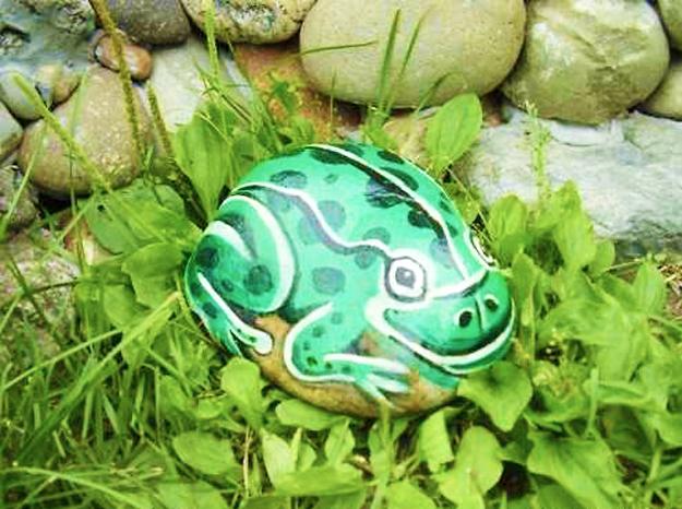 Как нарисовать лягушку на камне