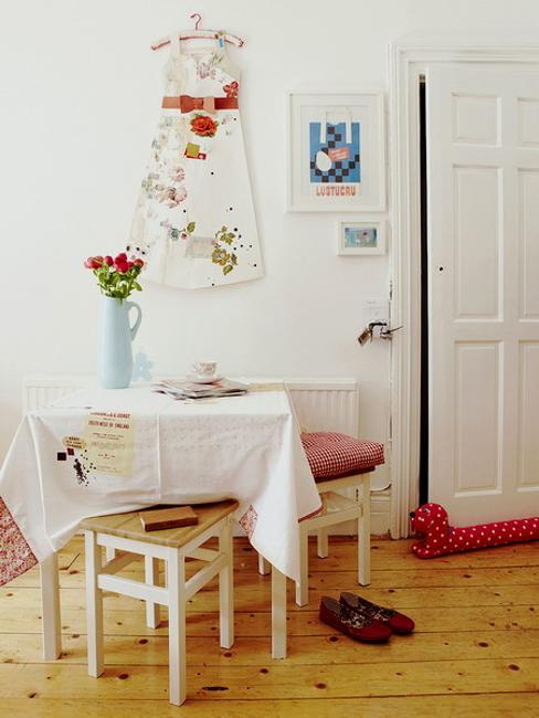 red color dining room decorating