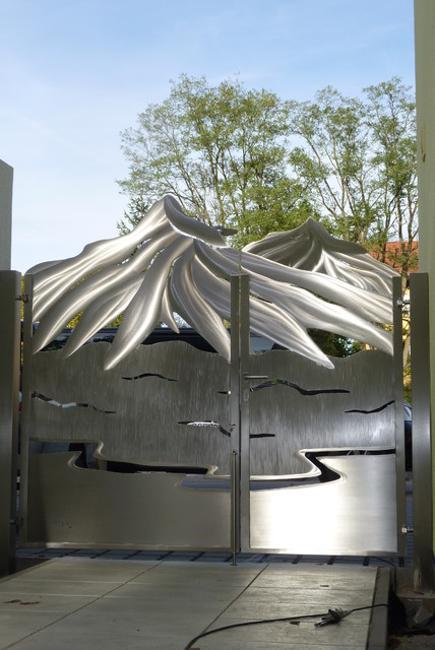 unique metal gate design