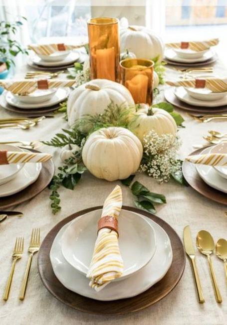 Golden Accents for Dazzling Thanksgiving Table Decoration