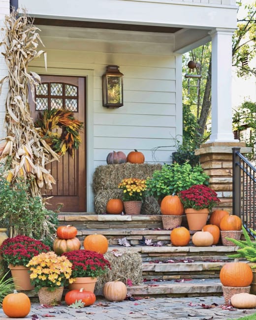 festive thanksgiving decorating front door