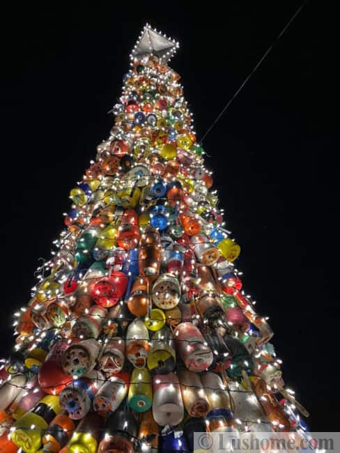 unique outdoor holiday tree