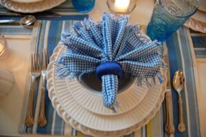 20 Individual Centerpiece Ideas, How to Fold Napkins into Creative