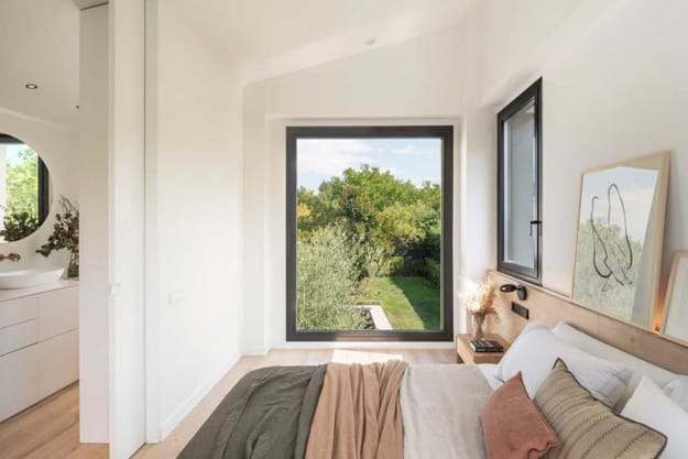 large window small bedroom