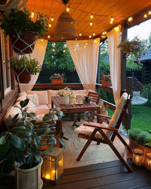 https://www.lushome.com/wp-content/uploads/2023/06/outdoor-home-summer-decorating-ideas-47.jpg