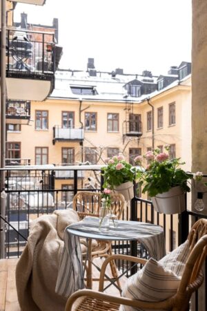 Perfect Outdoor Rooms, 50 Summer Decorating Ideas for Small Spaces