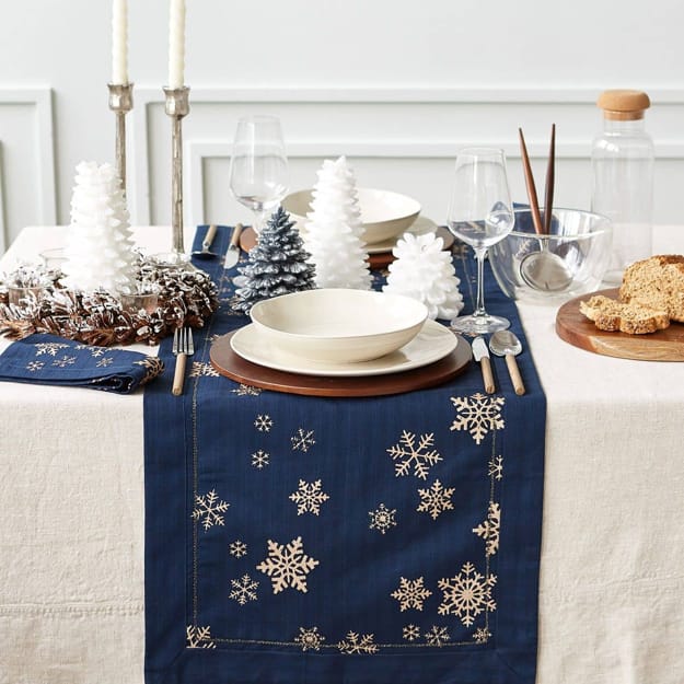 55 Christmas Centerpieces for Your Dream Tablescape