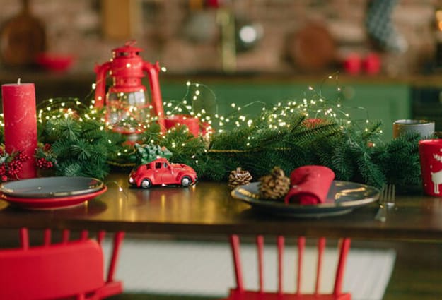 55 Christmas Centerpieces for Your Dream Tablescape