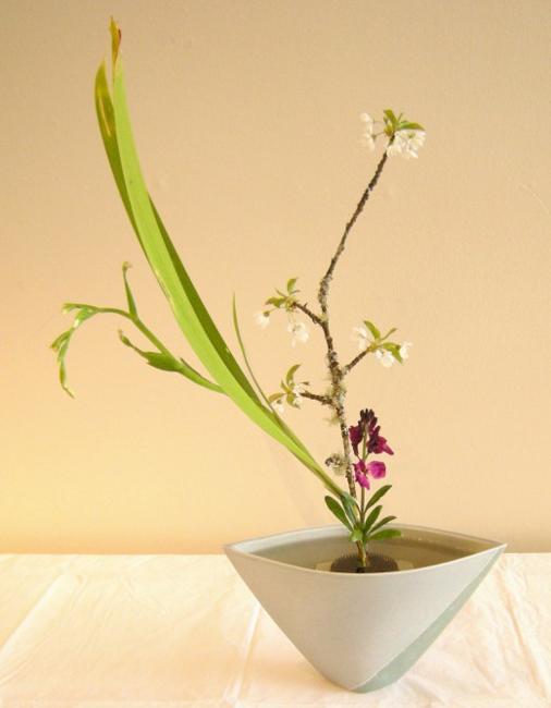 ikebana flower arrangement