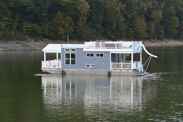 floating home design idea