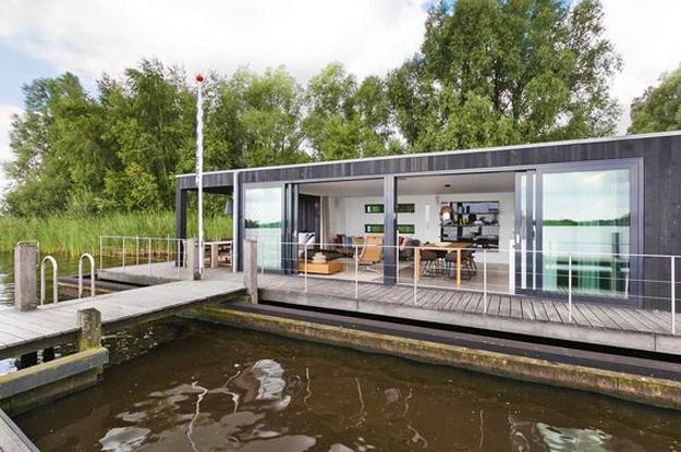 floating home water community