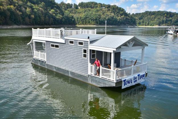 floating home design idea