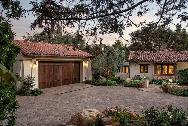 bungalows one story homes attached garages