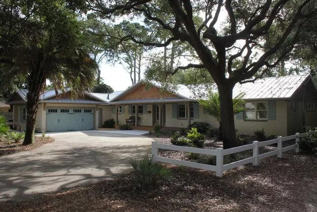 bungalows one story homes attached garages