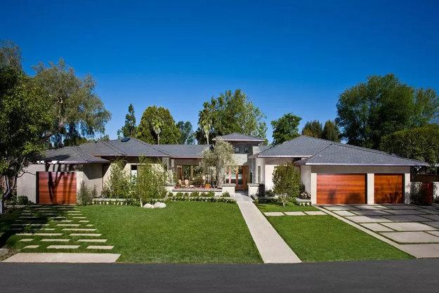 bungalows one story homes attached garages