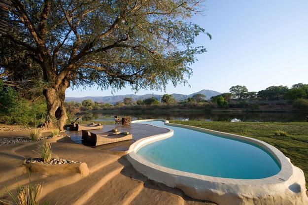unique water features swimming pool designs