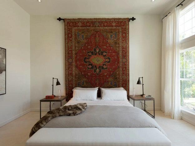 vertical elements bedroom decorating