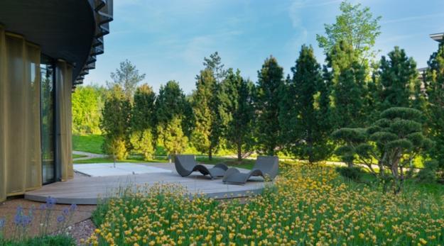 tranquil spots yard landscaping ideas