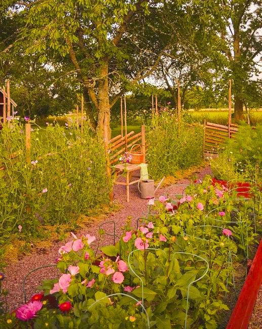 tranquil spots yard landscaping ideas