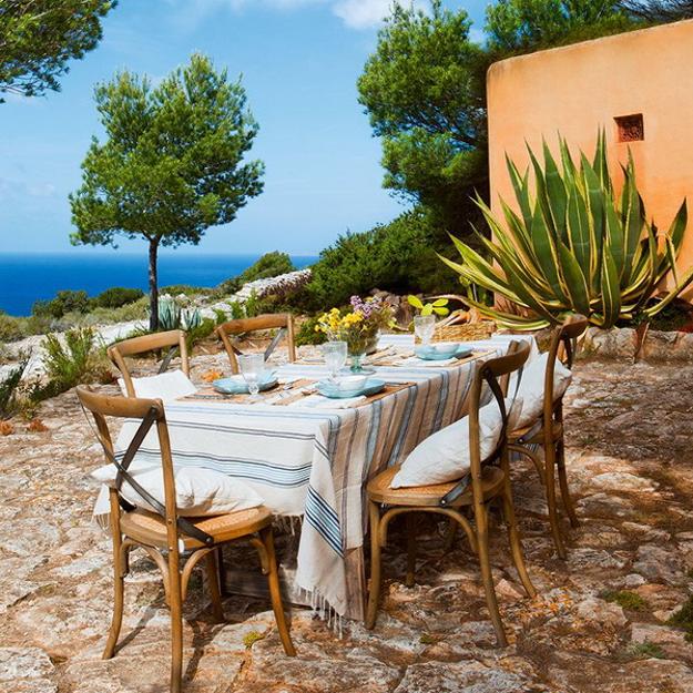 outdoor dining area