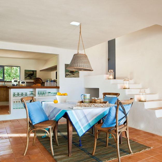 dining room decorating blue accents