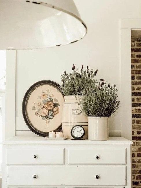 summer decorating white vases