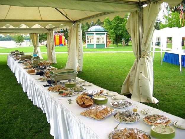 outdoor dining party decorations holiday tables