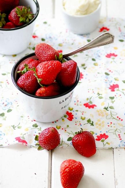 red white table setting strawberry accents
