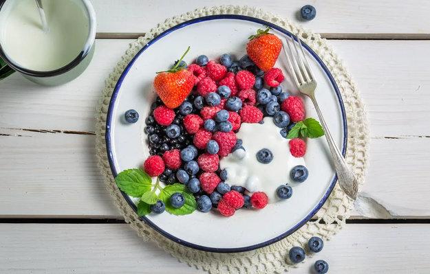 red white table setting strawberry accents