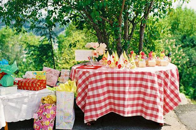 red white table setting strawberry accents