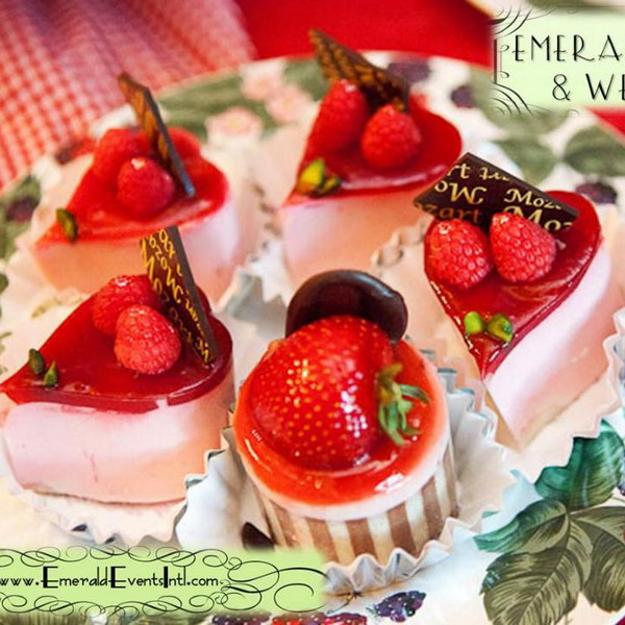 red white table setting strawberry accents