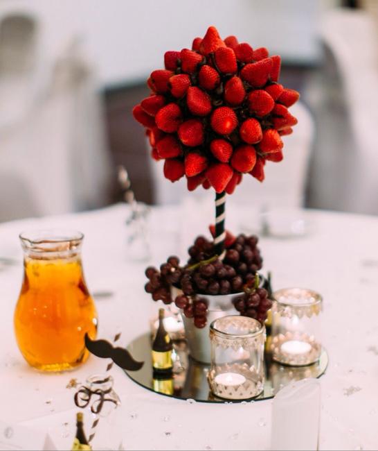 red white table setting strawberry accents