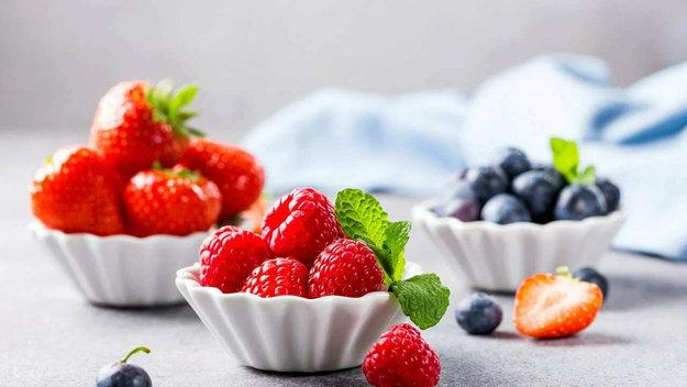 red white table setting strawberry accents
