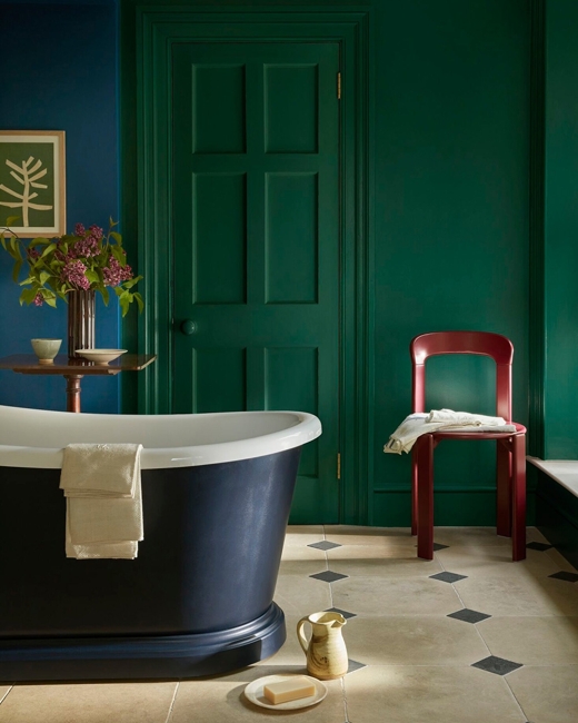 rich colorful bathroom design
