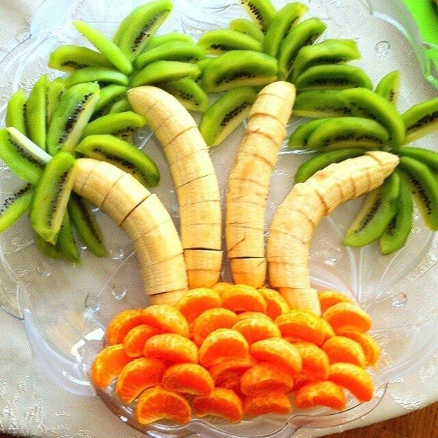 palm trees table centerpiece idea