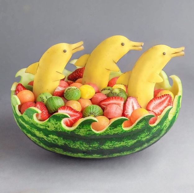 banana dolphins table centerpiece idea