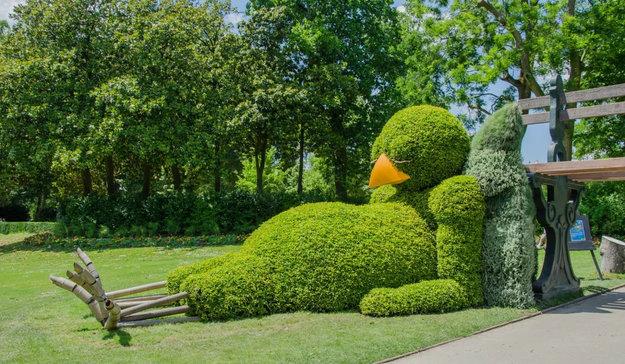 creative topiary themes unique yard decorations