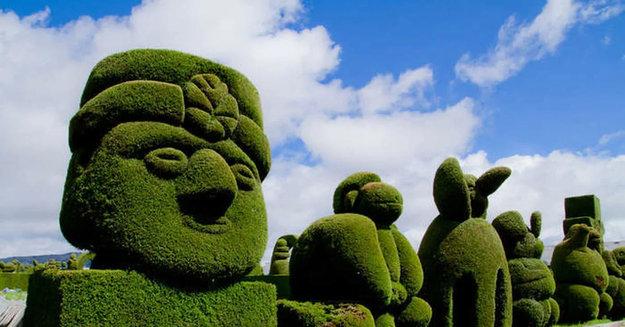 creative topiary themes unique yard decorations