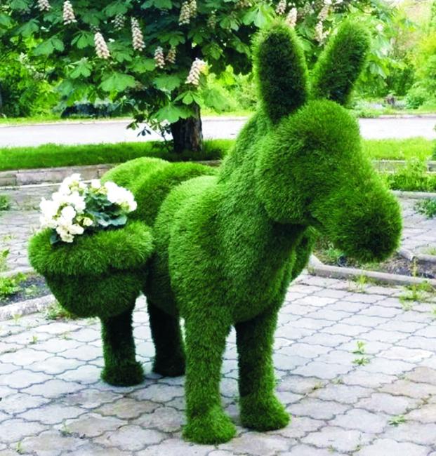 creative topiary themes unique yard decorations