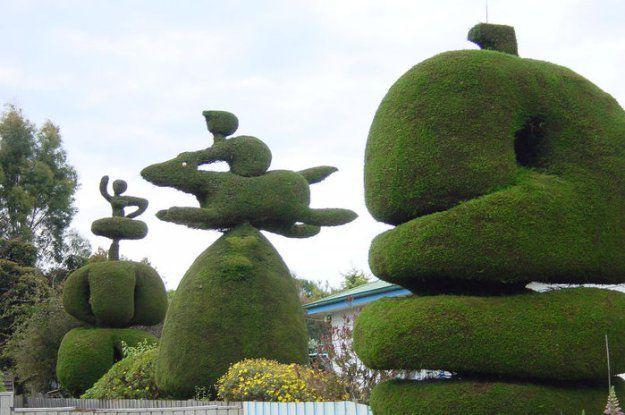 creative topiary themes unique yard decorations