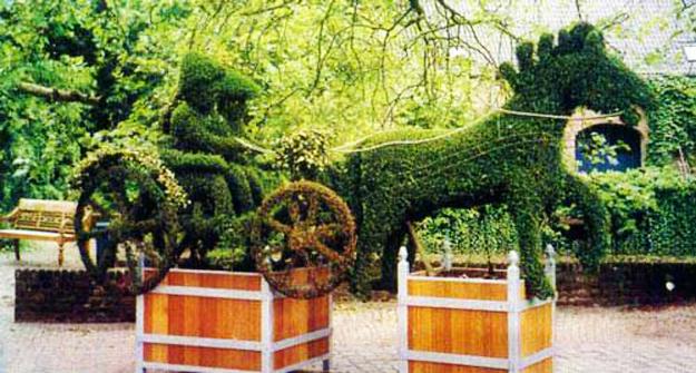 creative topiary themes unique yard decorations