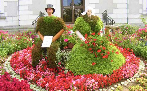 creative topiary themes unique yard decorations