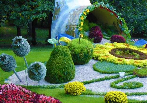 creative topiary themes unique yard decorations