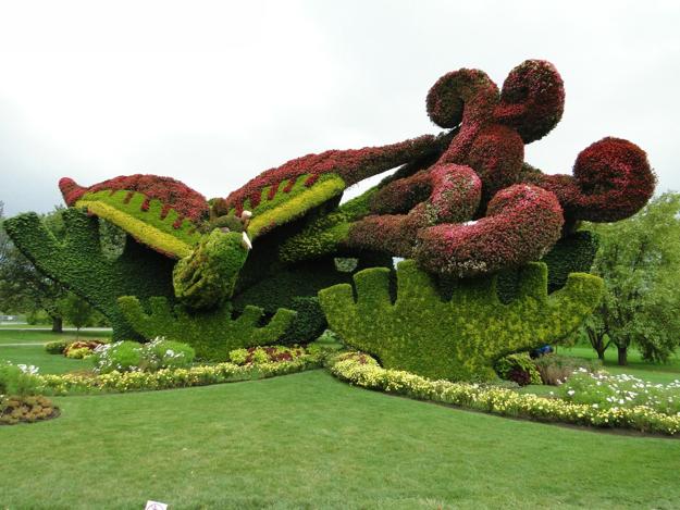creative topiary themes unique yard decorations