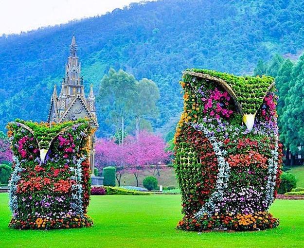 creative topiary themes unique yard decorations