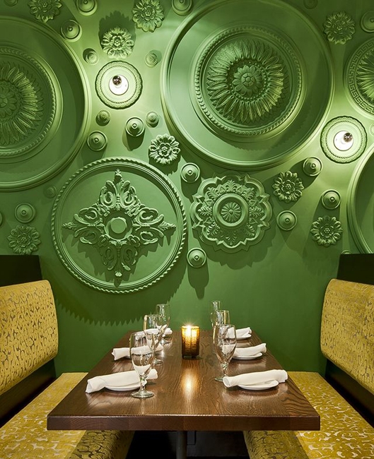 wall with medallions green color