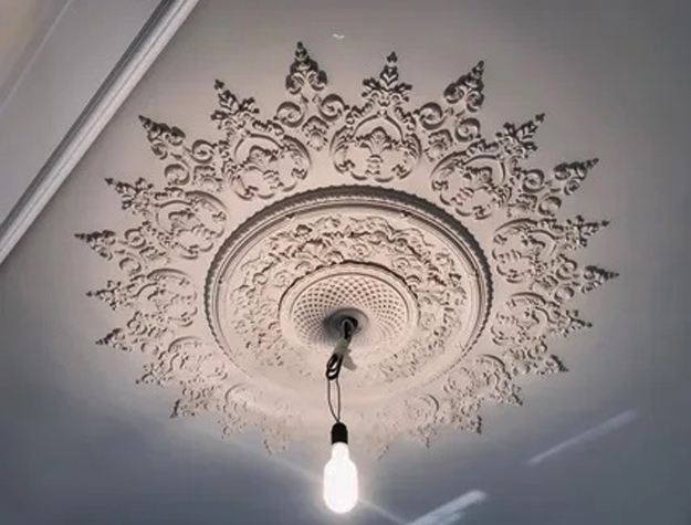 ceiling medallion 